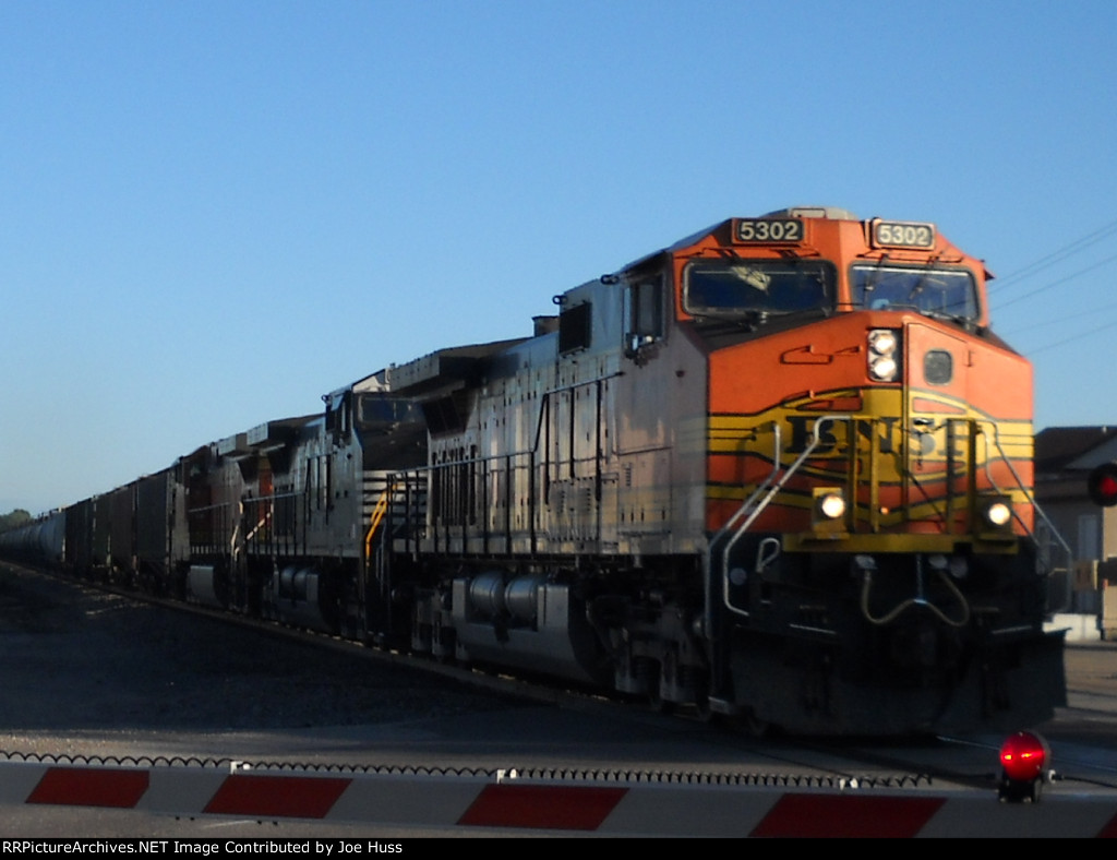 BNSF 5302 East